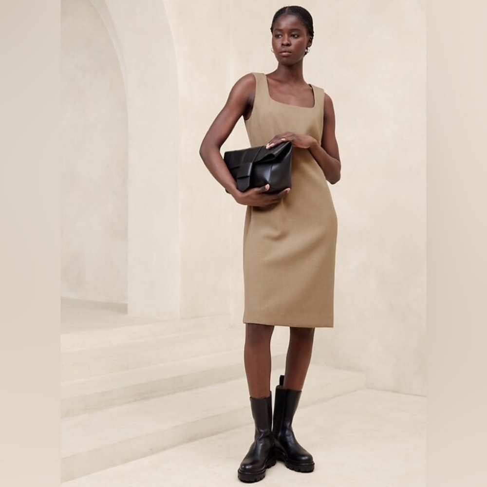 Banana Republic 

DOUBLE-WEAVE SHEATH DRESS
